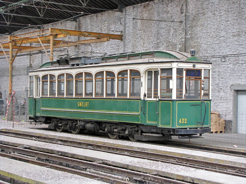 400 Series bogie tram #432