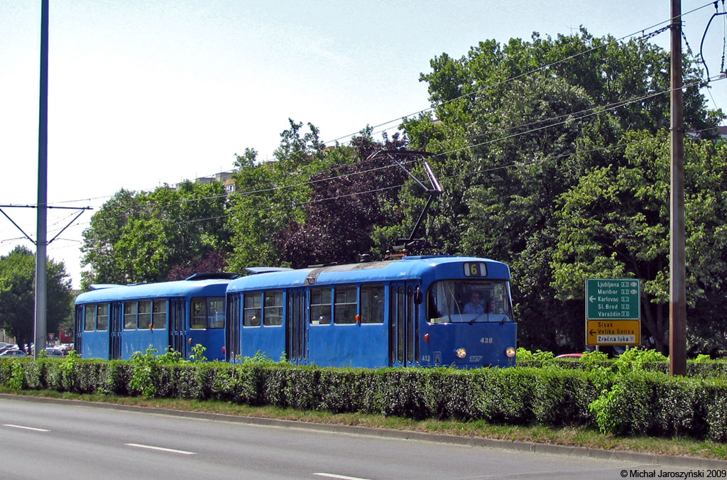 Tatra T4YU #438